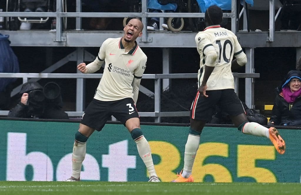 Liverpool se impone por la mínima ante Burnley con anotación de Fabinho Tavares al minuto 40' del encuentro y, con este triunfo, se pone a un punto del Manchester City por el liderato de la Premier League.