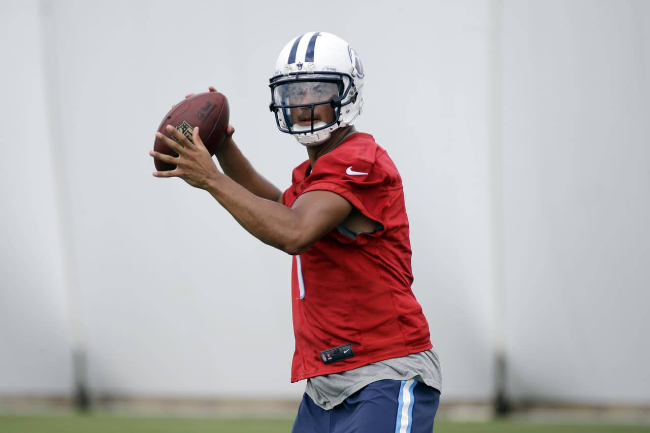 Antes de campo de entrenamiento, Tennessee llegó a acuerdo con Marcus Mariota