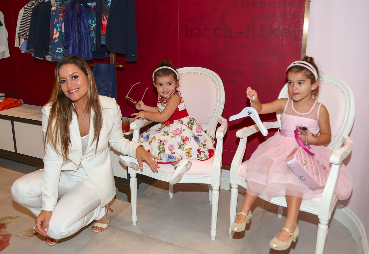 La argentina, Erin y Regina se dejaron fotografiar en un mall en Miami recientemente.