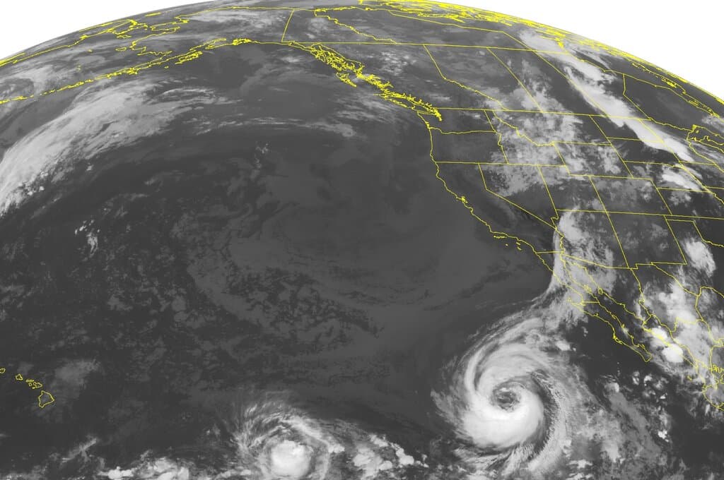 Se forma el huracán Karina, categoría 1, frente a las costas del Pacífico mexicano; ¿cuál es su trayectoria? 