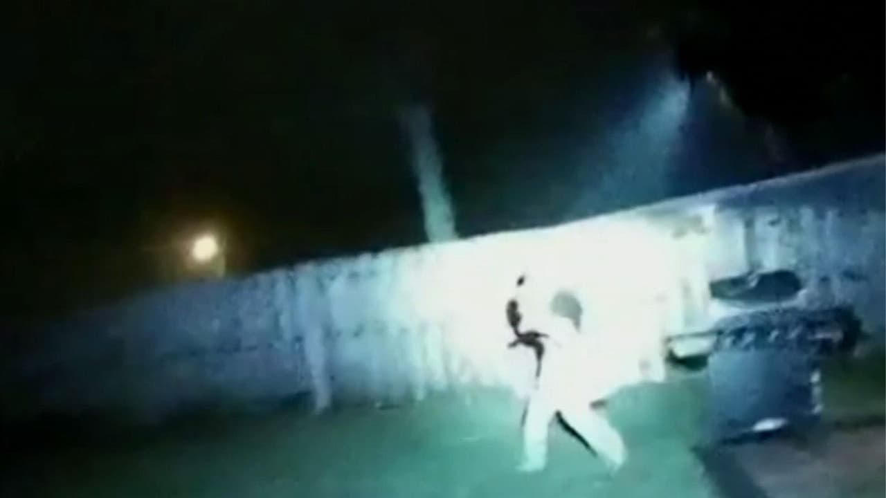 Policías acuden por un infarto y encuentran a un perro herido; la dueña los amenazó
