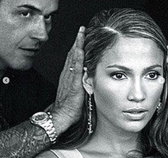 "[...] Honestamente, yo era nueva en la industria y no conocía a nadie así que recordé las épocas en las que yo veía todas esas revistas y le contesté: 'Mmm, a Oribe y Kevin Aucoin'. Benny se rió y me dijo '¡OK!'", relató la Diva del Bronx.