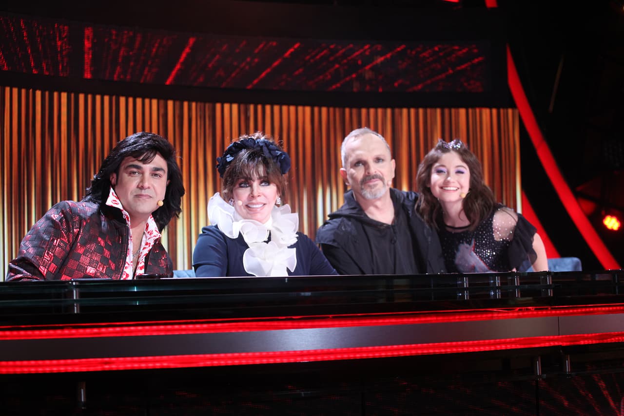 Sus compañeros del jurado de Pequeños Gigantes (Albertano, Verónica Castro y Karol Sevilla) le prepararon una sorpresa.