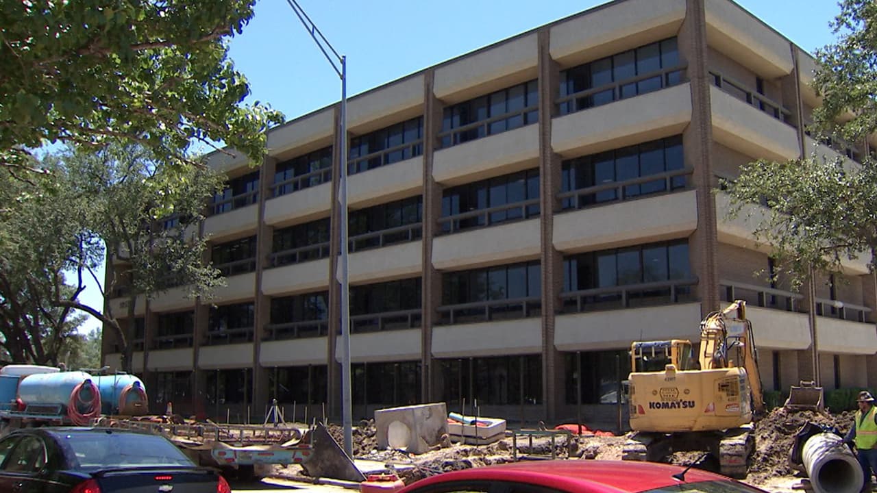 "Tenemos mucho entusiasmo de volver a abrir nuestras puertas y convertirnos en la casa de México y la casa de todos los latinoamericanos aquí en Houston", indicó la cónsul Kerber.