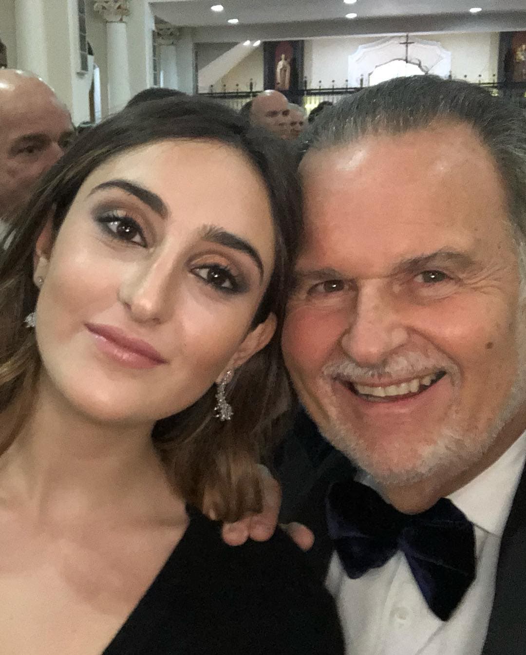 Cuando El Gordo cumplió 60 años el pasado 29 de marzo, su hija le envió un 
<b><a href="https://www.univision.com/shows/el-gordo-y-la-flaca/casi-todos-lloran-menos-el-gordo-con-el-emotivo-mensaje-de-cumpleanos-de-mia-de-molina-a-su-papa-video">emotivo mensaje desde Washington</a></b> para desearle feliz cumpleaños.