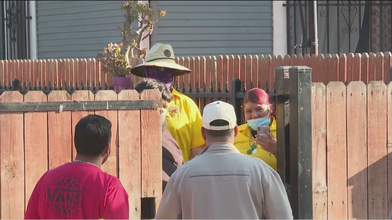 Cerca de 20 personas son desalojadas sin motivo alguno: los amenazaron con llamar a inmigración