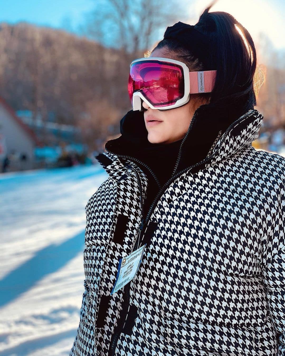 Y también en descansito, Astrid Rivera, disfrutando del clima frío.