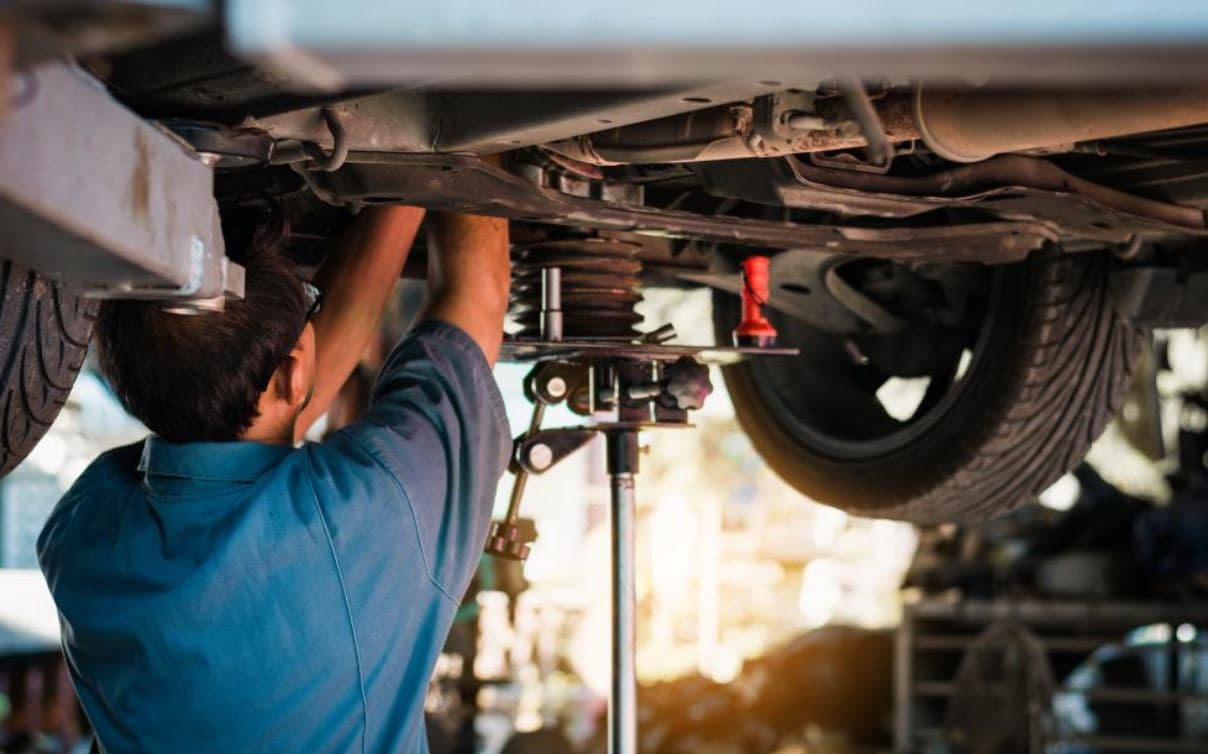 Mantén tu vehículo en buenas condiciones: 
<b>rinde más combustible</b> si le cambias el aceite y revisas la presión de los neumáticos con regularidad.