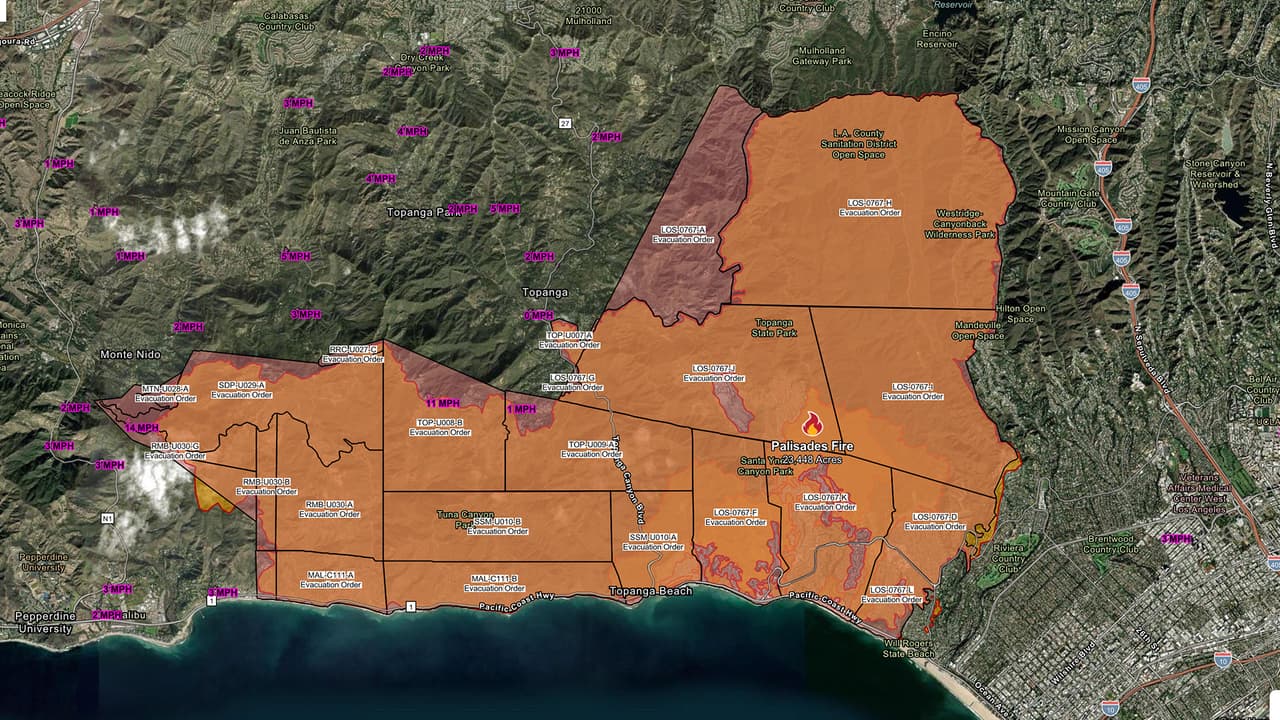 <b>Palisades Fire</b>
<br>Los esfuerzos de contención están en un 84%, y se mantienen 12,317 inmuebles bajo amenazas, por lo que varias zonas cercanas al fuego se encuentran bajo órdenes obligatorias de evacuación, así como el cierre de caminos y el acceso restringido las zonas devastadas. El recuento de los daños habla de 
<b>6,834 estructuras destruidas, 1,016 dañadas, cuatro personas heridas, entre ellas un bombero, así como 11 sin vida.</b> Debido a la posibilidad de lluvias, hay alerta de posibles deslaves e inundaciones.