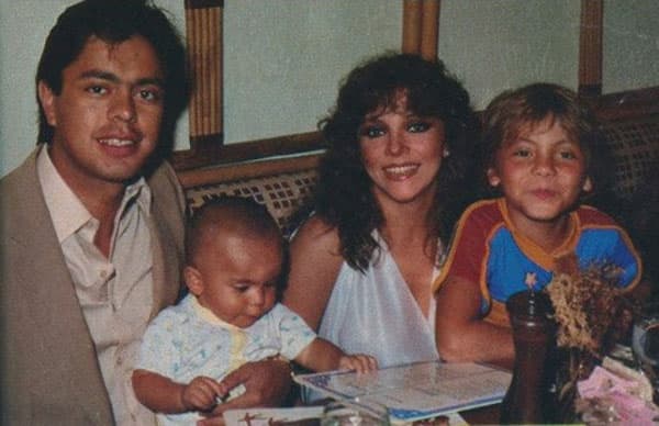 En 1979 conoció a Enrique Niembro, con quien tuvo a Michel, el más pequeño de sus hijos.