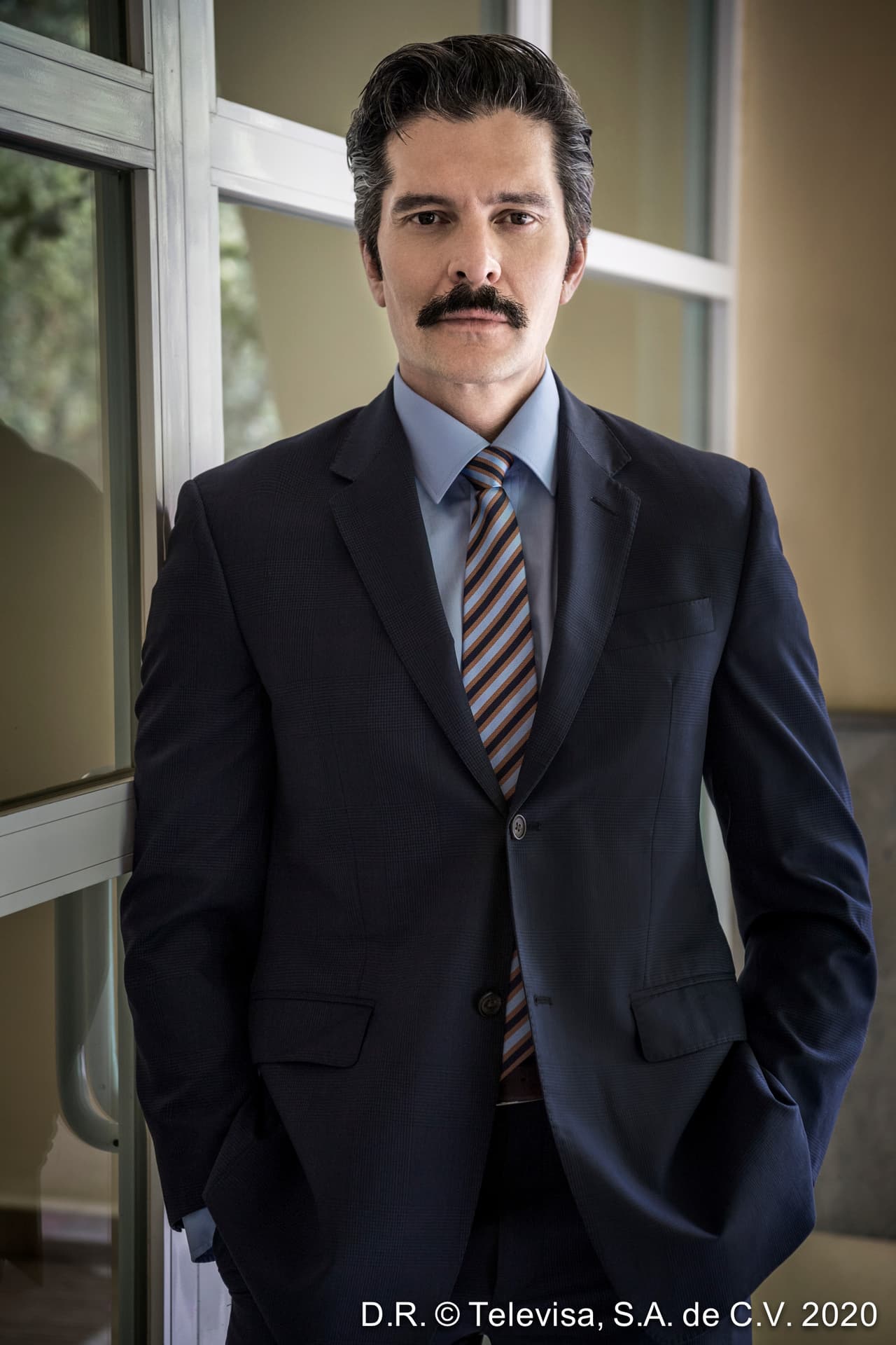 Marcelo Córdoba es Rubén Oliva, un agente de policía que tendrá un romance con Cristina. 
<br>