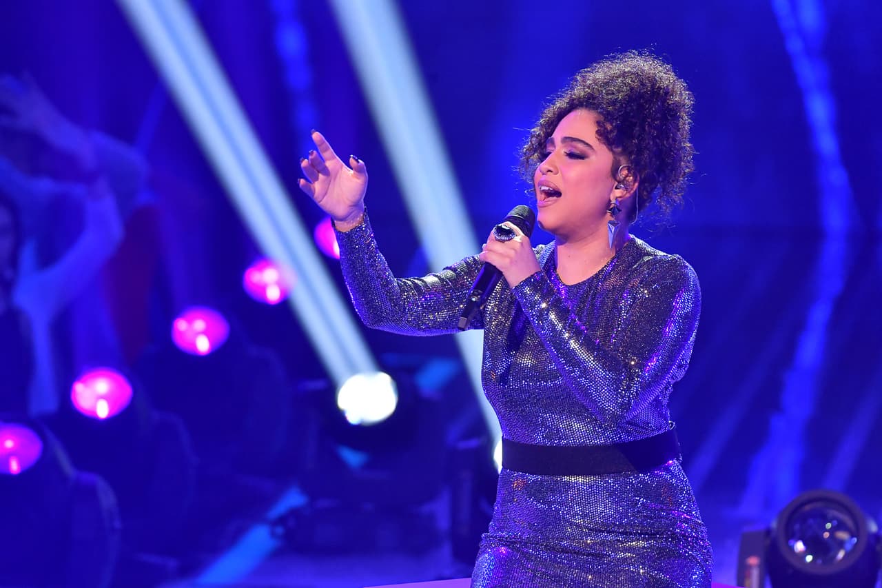 La aspirante a Reina de la Canción cometió un par de errores; entre ellos desentonar.