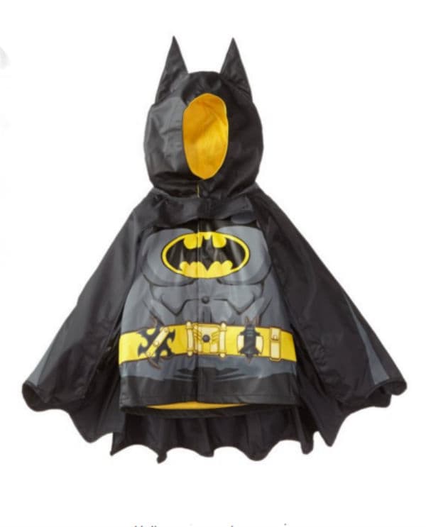 Chaqueta para la lluvia con capa, 48.85 dólares en amazon.com