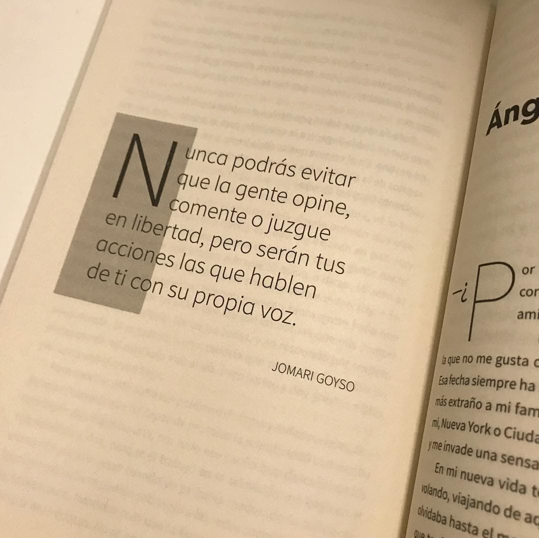 Publicó su autobiografía titulada 'Desnudo' en donde narra sus experiencias de vida.