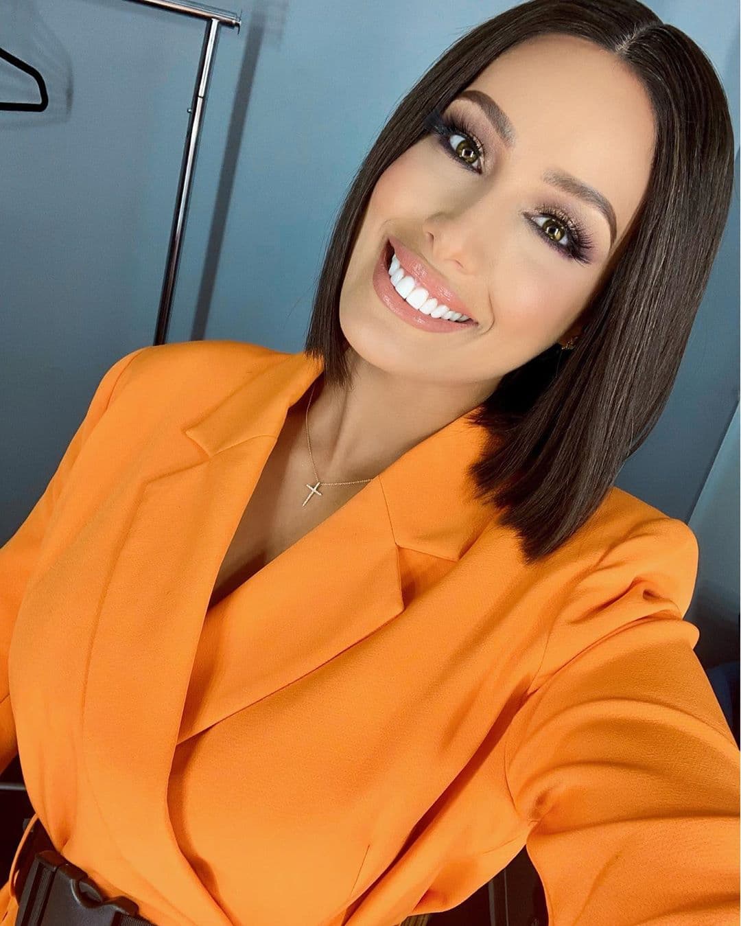 Antes del radical cambio de look, la exreina de Nuestra Belleza Latina apareció en NBL El reencuentro con una melena castaña y un corte bob.