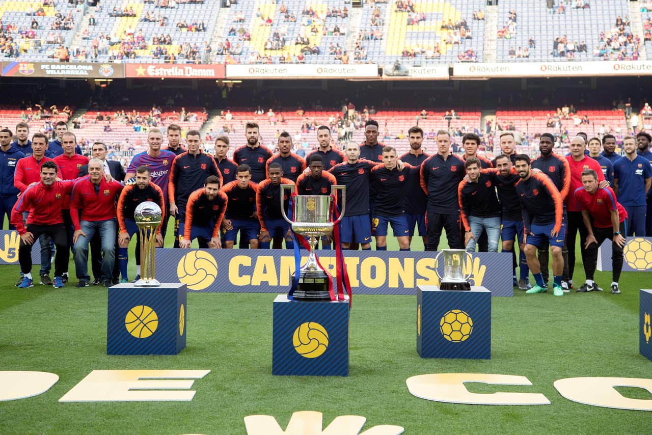 La imagen de todos los de la nómina campeona quedaron plasmados en el terreno del Camp Nou.