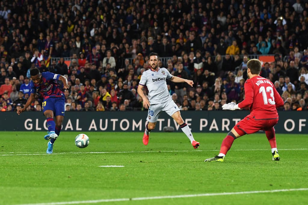El Barcelona venció al Levante 2-1 con doblete de Ansu Fati, que consiguió un nuevo récord: el jugador más joven en marcar dos goles en los 91 años de La Liga. El Barça llegó a 46 puntos y sigue debajo del Real Madrid.