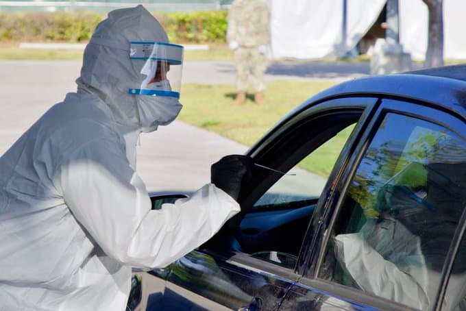 <b>Wynwood Parking Lot</b>: en el 508 NW 23rd St, Miami, FL 33127. 
<a href="https://curative.com/search#9/25.8943/-80.3193" target="_blank">Puede solicitar la cita aquí. </a>