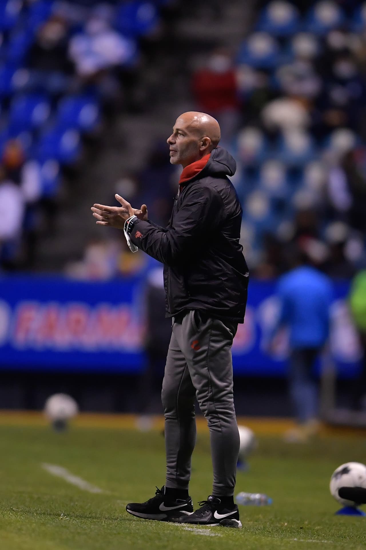 Sebastian 'Gallego' Méndez intentaba animar a sus Xolos.