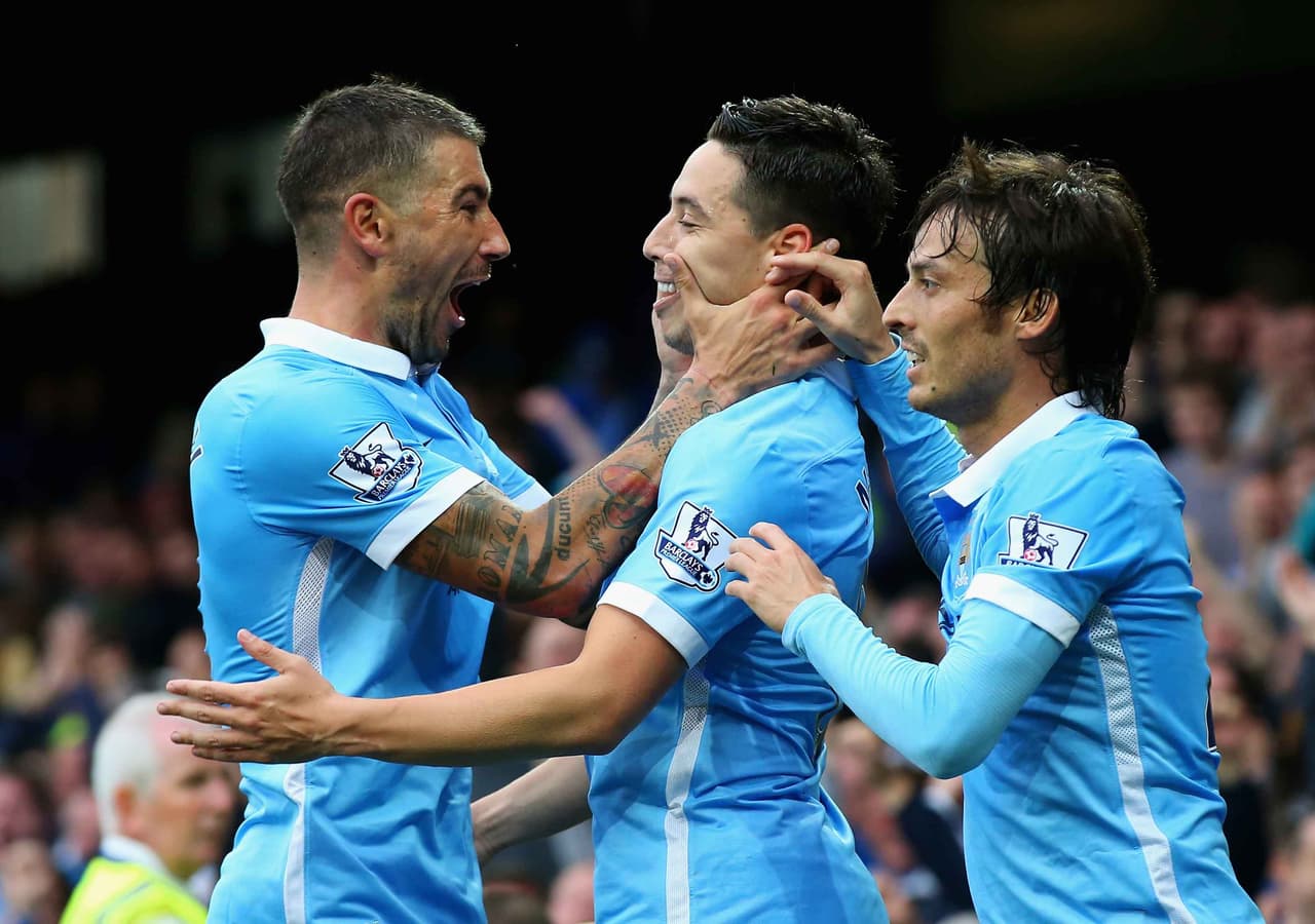 Manchester City gana 2-0 al Everton y sigue líder de la Premier