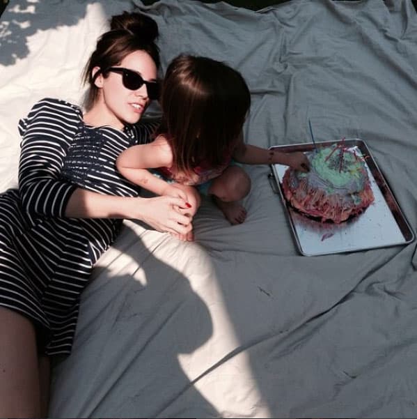 Desde su divorcio con Diego Luna ha explotado su lado creativo, en el 2015 lanzó su línea de zapatos.