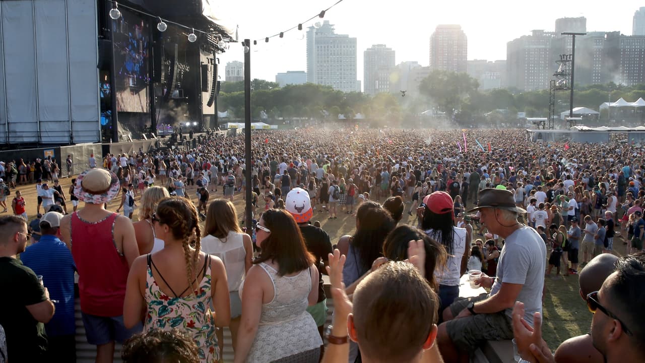 A pesar de la nueva guía de los Centros para el Control y la Prevención de Enfermedades (CDC), que establece que las personas completamente vacunadas contra el covid-19 ya no necesitarán mascarilla en la mayoría de los casos, la doctora Elena Navas aconseja "evitar aglomeraciones a todo costo".