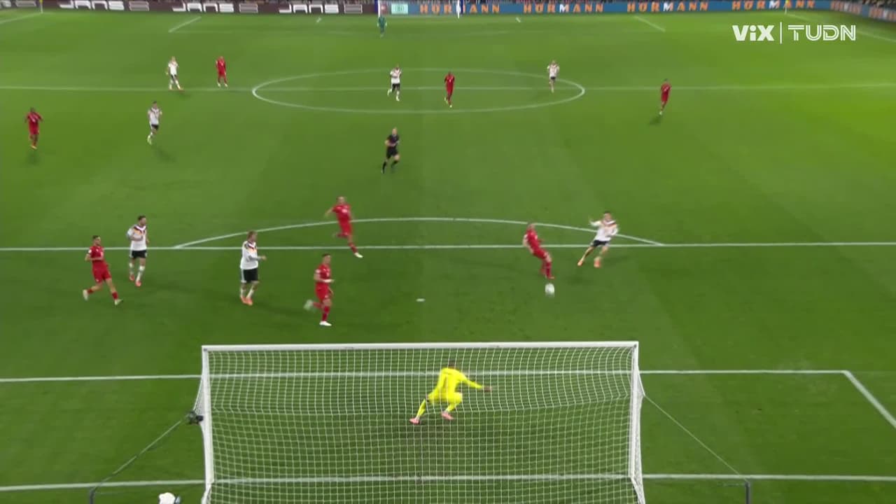 ¡Atajadón de Moris y Luxemburgo evita el primero de Wirtz!