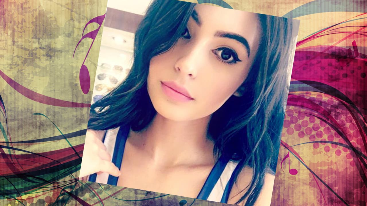 Lo único que sabemos de esta chica es que se llama Cristina Bernal, tiene más de 100 mil seguidores en Instagram y que comparte con Luis su gusto por la naturaleza. Es una chica muy hermosa y bueno, la envidia de todas nosotras. Yeap, we said it!