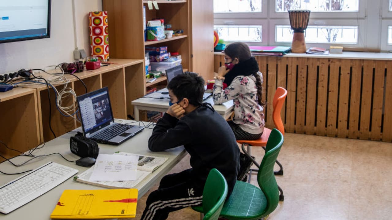 LAUSD deberá definir si exigirá la vacuna contra el coronavirus a estudiantes mayores de 12 años