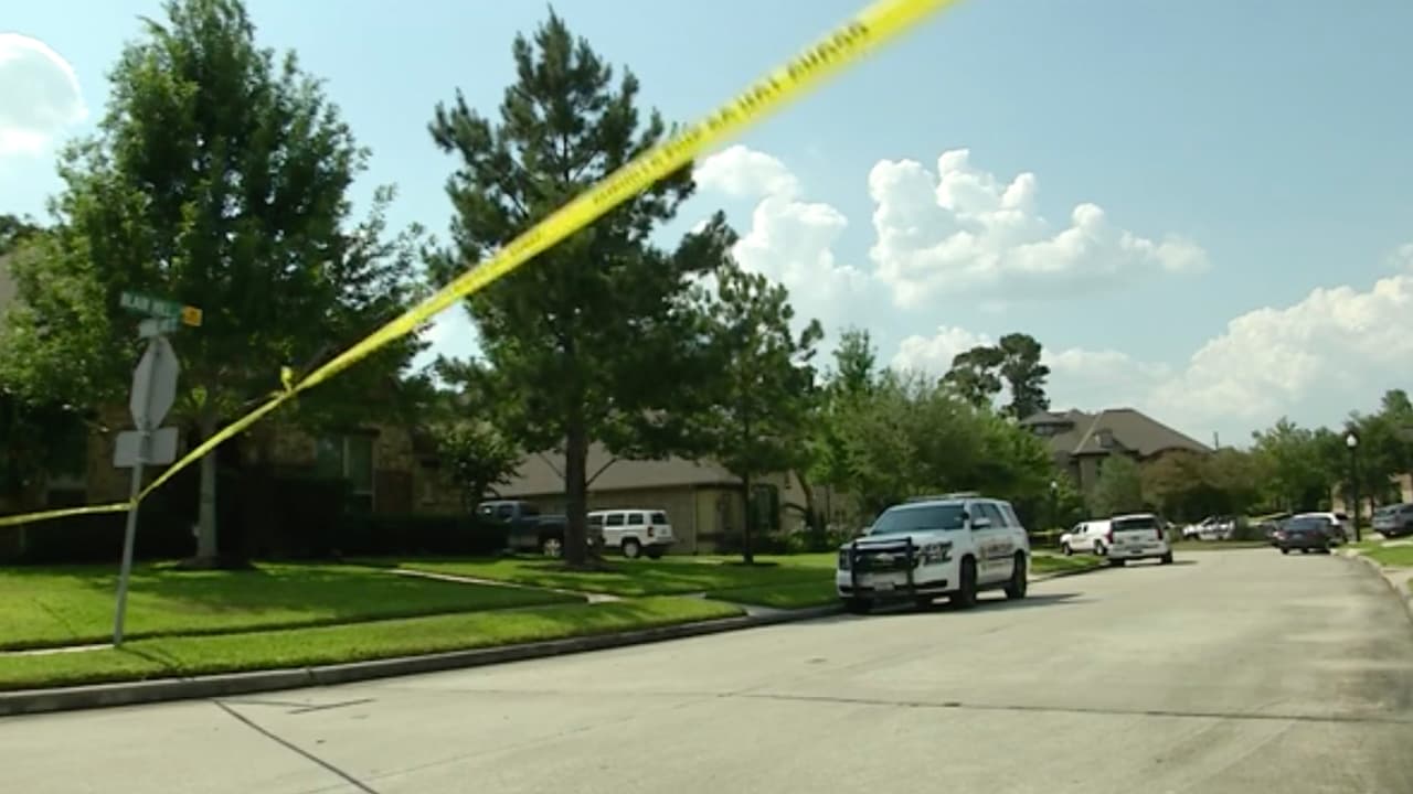 El abogado del padre le dijo al Daily Mail que no quiere ver que su exesposa Amanda Means sea
<a href="https://www.univision.com/local/houston-kxln/consecuencias-legales-nino-solo-dentro-automovil-texas-fotos" target="_blank">acusada penalmente. </a>