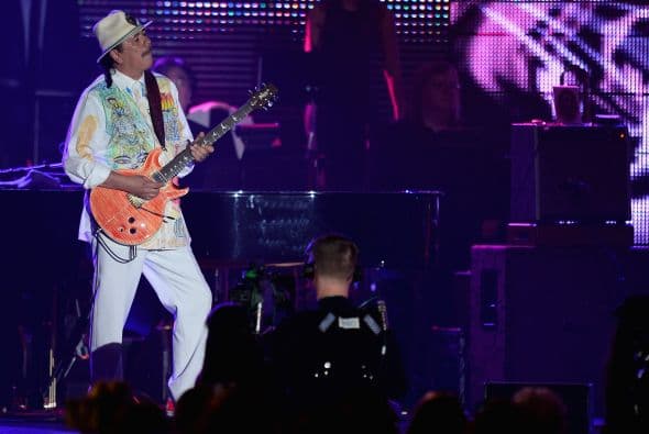El guitarrista mexicano Carlos Santana también demuestra constantemente su fe por la Guadalupana.