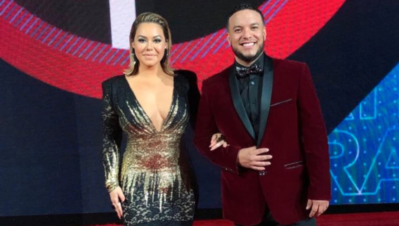 Salieron durante varios meses de 2017, pero Lorenzo confirmó su relación en marzo del mismo año y fue hasta enero de 2018 que el cantante le pidió matrimonio, pero este compromiso duró solo mes y medio.