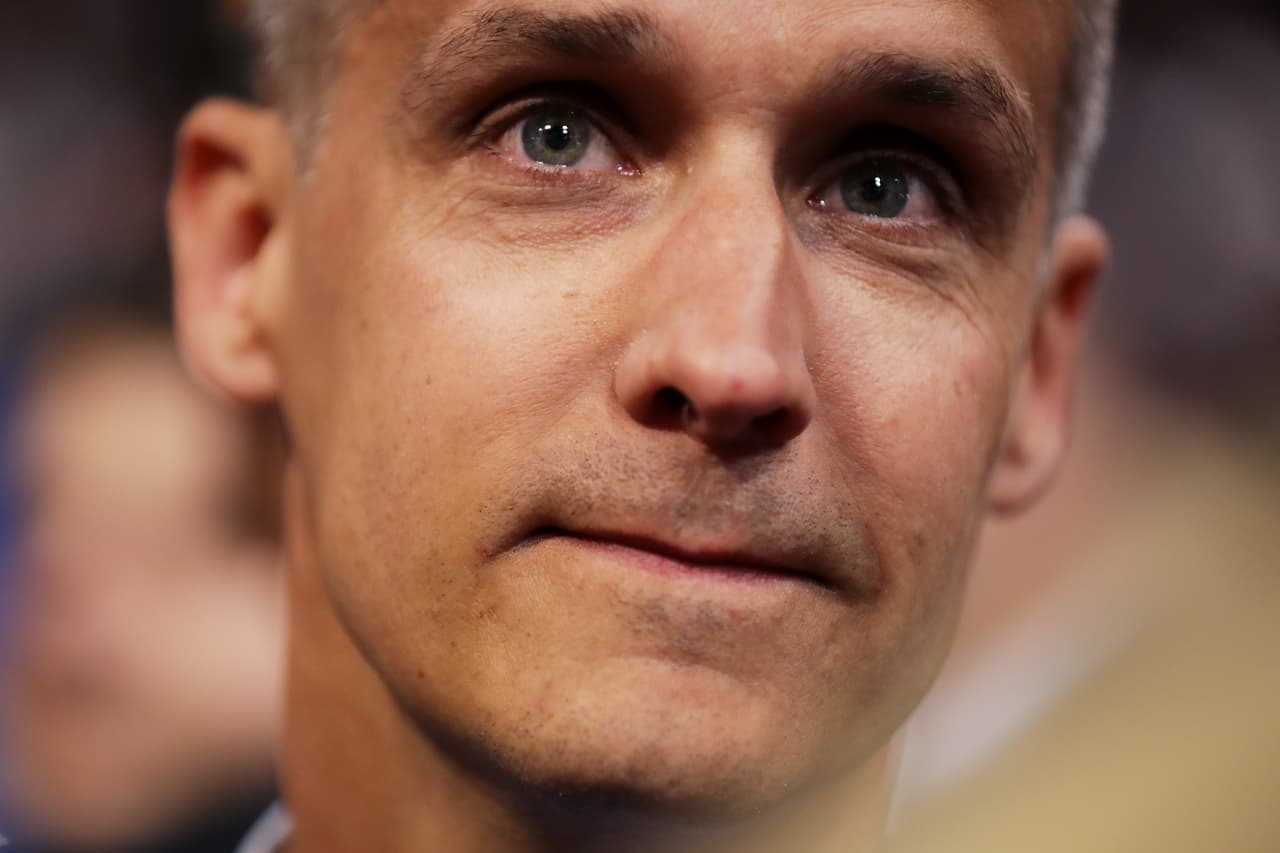 Corey Lewandowski, ex líder de campaña de Trump, se muestra conmovido luego del anuncio de la nominación.