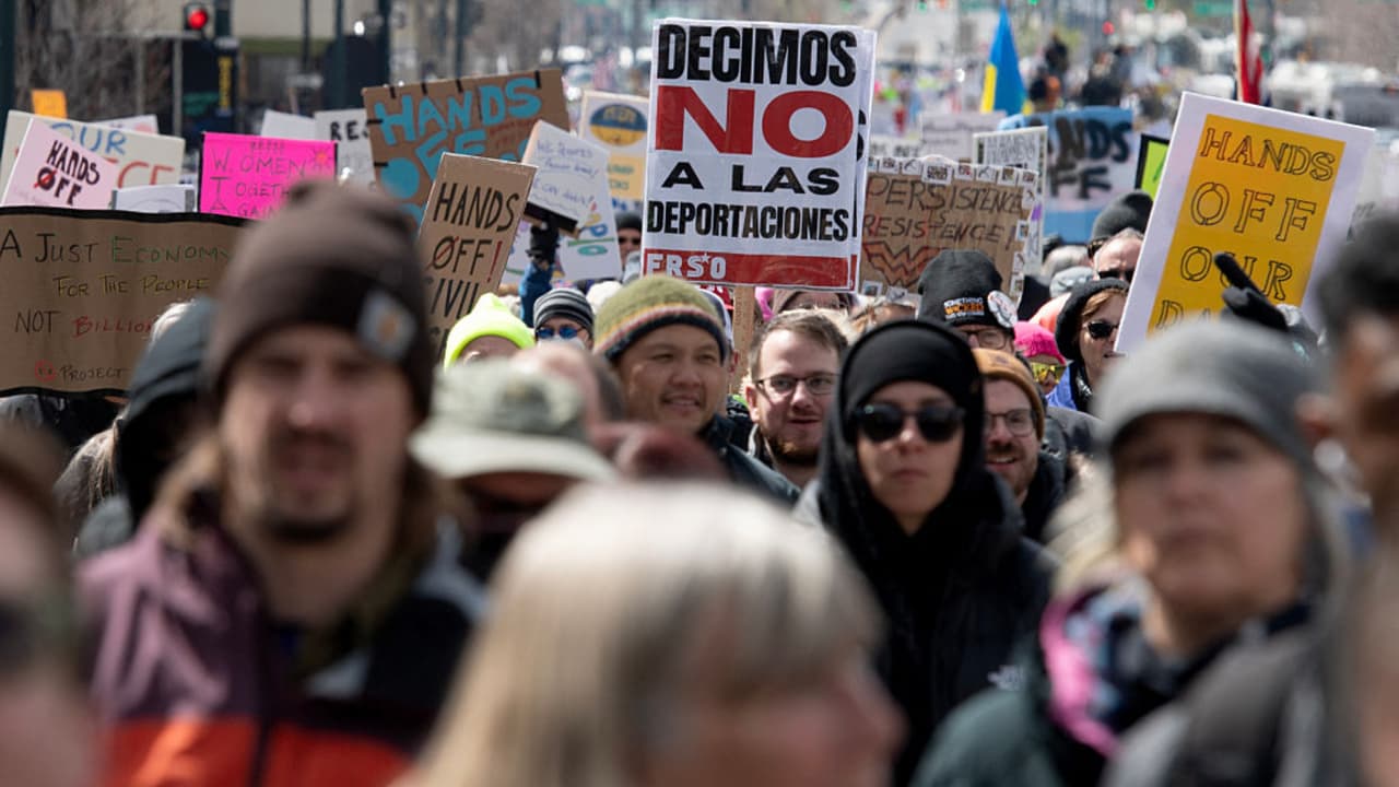 Más de 1,200 manifestaciones en EEUU contra las políticas migratorias y aranceles de Trump