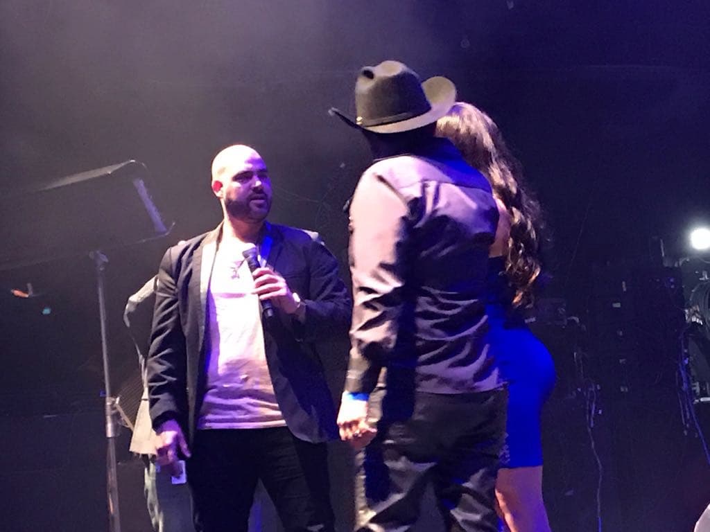 <a href="http://www.univision.com/temas/el-bueno-la-mala-y-el-feo">'El Bueno, La Mala y El Feo'</a> en el escenario del Avalon Theatre.