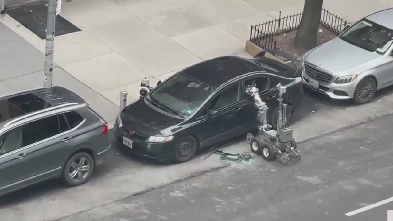 Hallan dispositivo sospechoso en auto cerca de Gracie Mansion tras violenta protesta