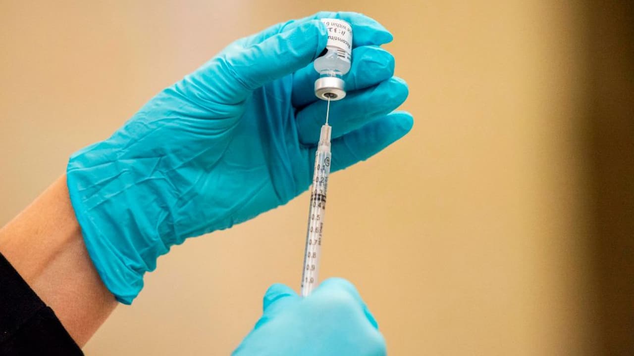 Bomberos y policías del norte de Texas podrían recibir esta semana la vacuna contra el coronavirus