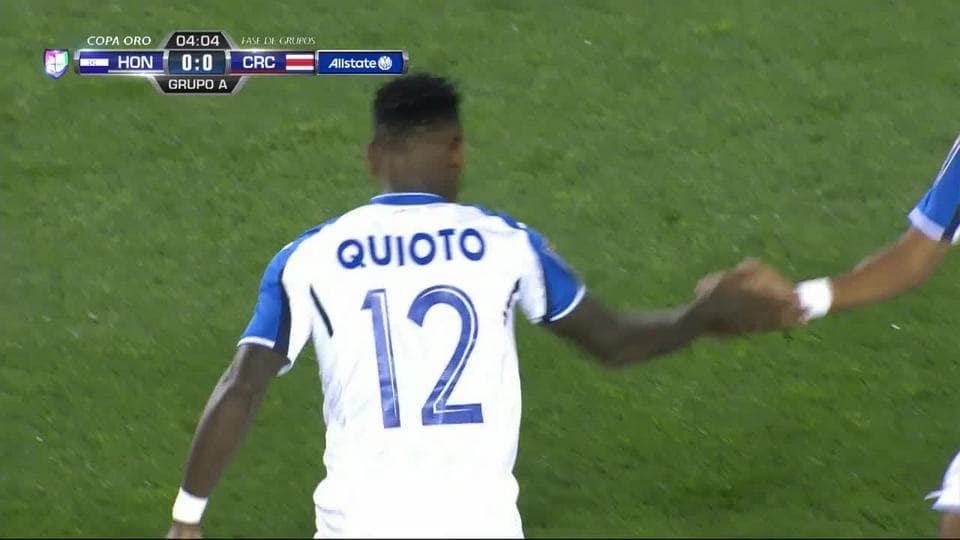 Disparo afuera de Romell Quioto