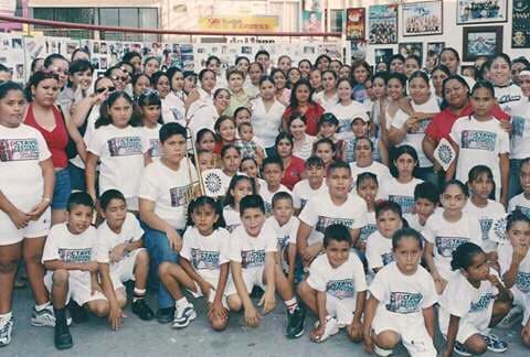 Ella, junto a su club de fans y doña Chuyita, han organizado un gran número de actividades sociales con los niños y jóvenes de Mazatlán y del estado de Sinaloa.