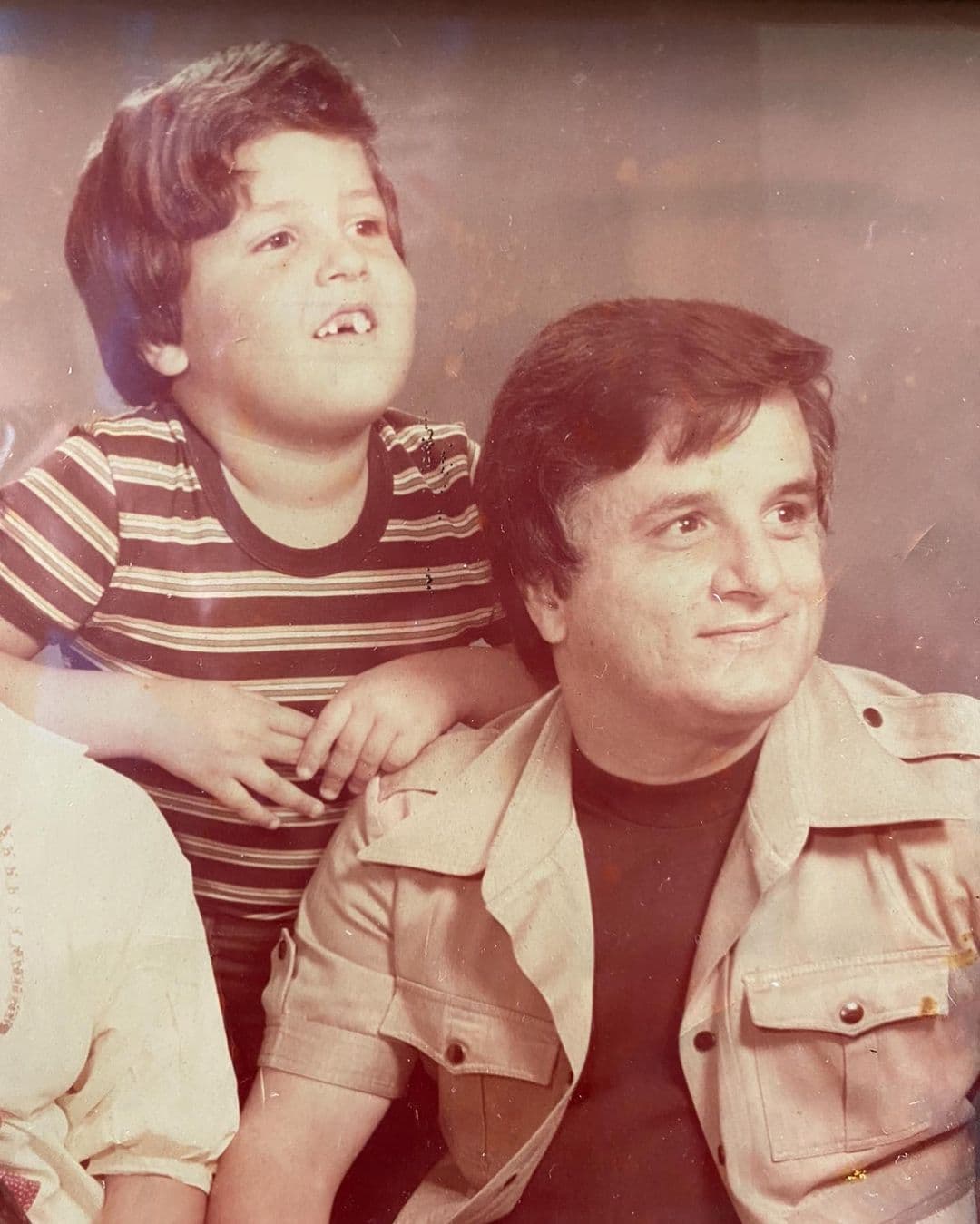 Fue el 1 de octubre cuando don José Raúl partió a causa del cáncer y, a menos del mes de su muerte, nuestro conductor celebra sin su presencia. "Un cumpleaños distinto y bendecido", señaló Raúl al comienzo del show.