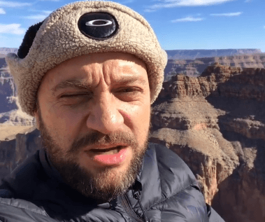 Su pasión por la actuación lo llevó a fundar junto a su hermana una compañia de teatro.