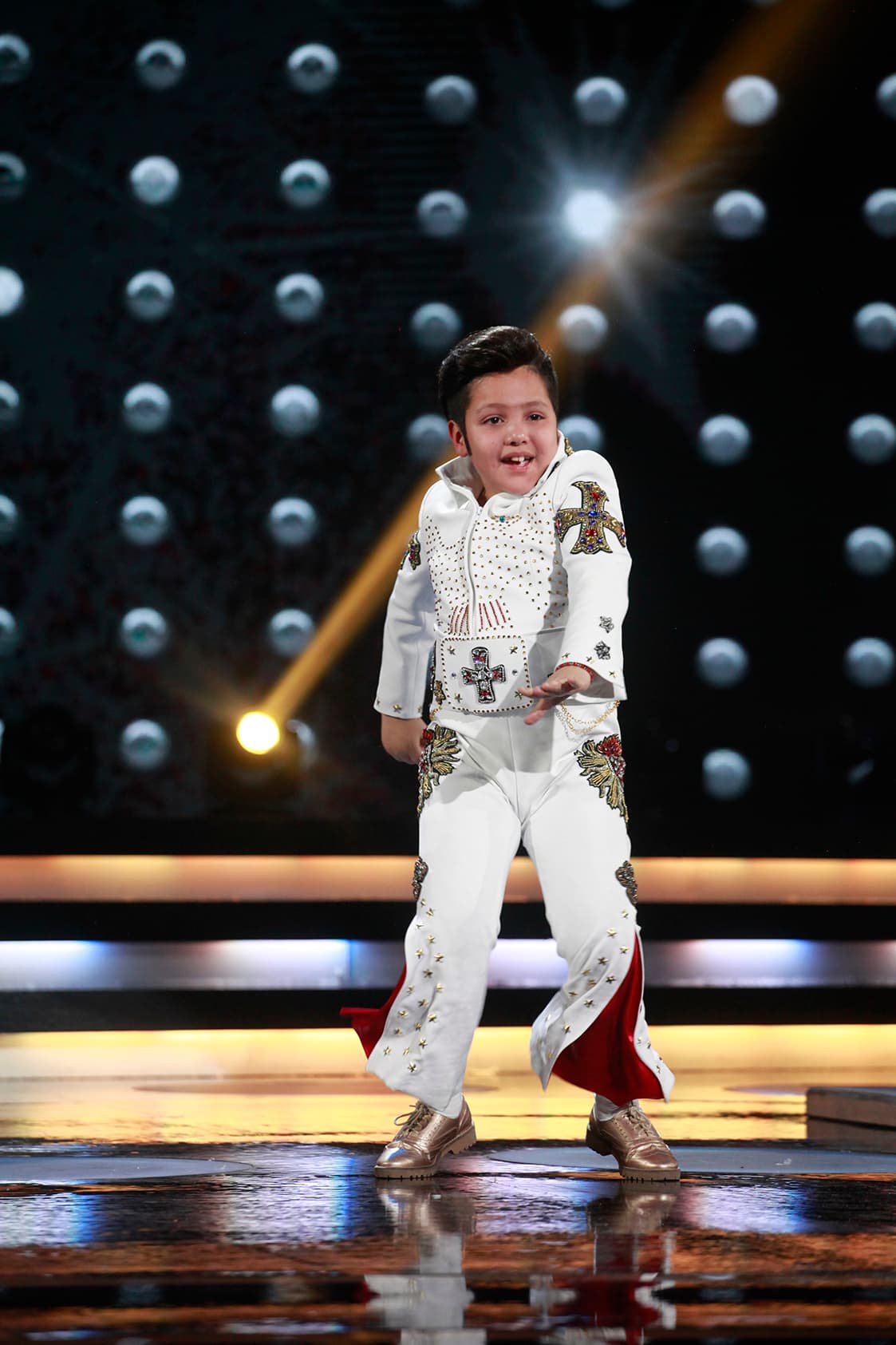 "Entrené dos o tres horas diarias para aprenderme mi coreografía, y me gustó mucho cómo quedó. Por eso quería que la vieran", explicó Tadeo a Univision Entretenimiento.