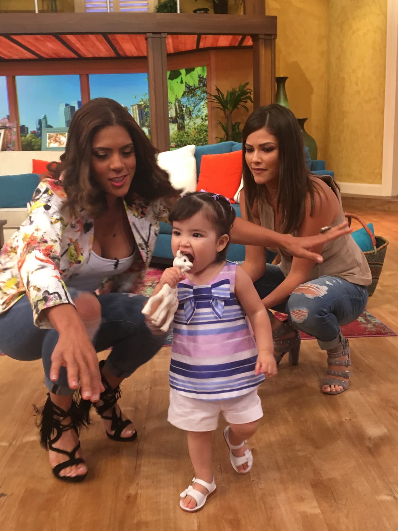 Durante comerciales la tía Francisca se puso a jugar con Baby Giulietta.