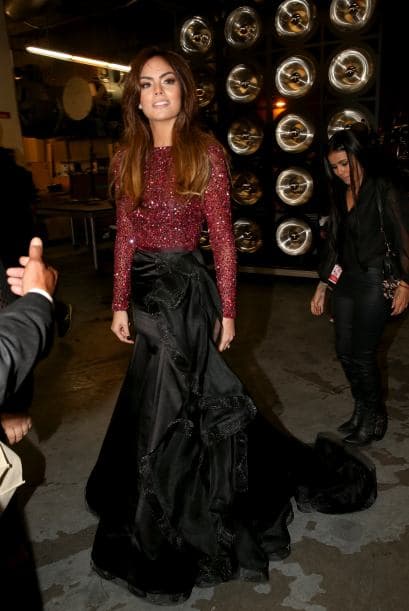 ¿Faldas largas? Pues sí, esa fue una de las piezas claves en el atuendo de Ximena Navarrete.