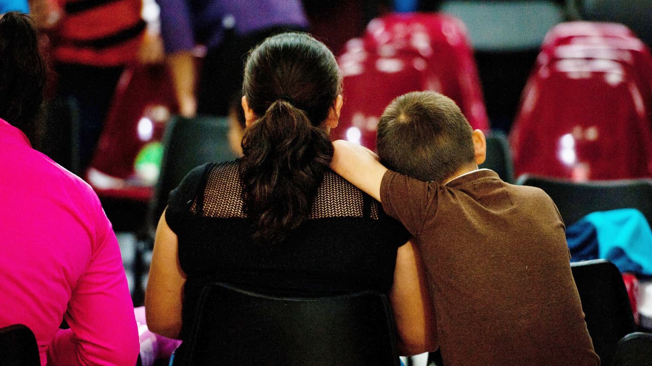 Migrantes mexicanos se reúnen con sus padres tras décadas de separación