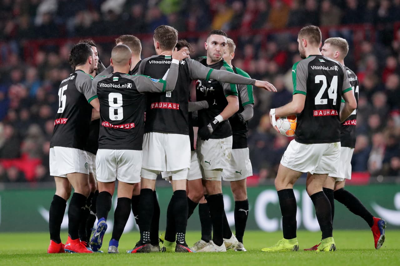 Una buena volea que contó con un desvío en uno de los defensores del PSV para dejar desubicado al portero local.