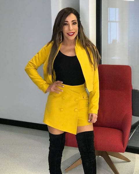 A esta dominicana le gustan sus piernas, por eso es común que la veamos con faldas, vestidos y pantaloncillos cortos.