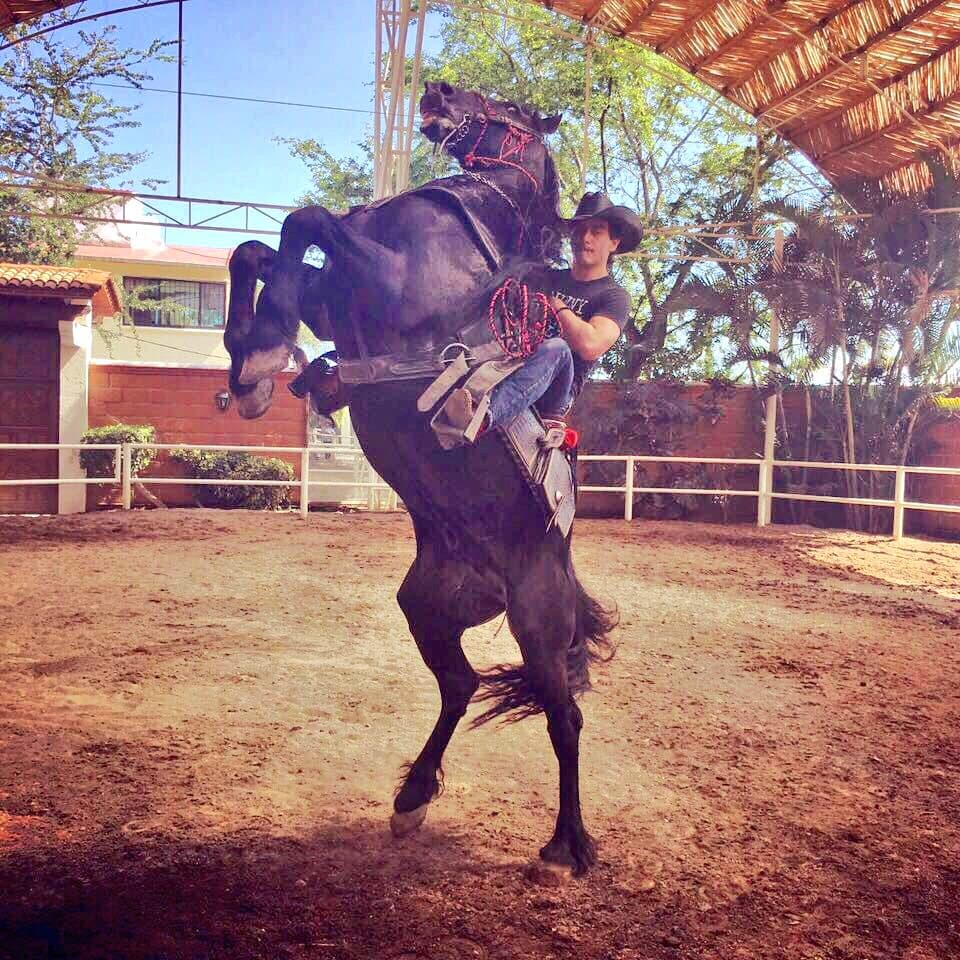 <b><a href="http://www.univision.com/temas/julian-figueroa">Julián Figueroa</a></b> sorprendió en marzo del 2017 al dar la noticia de que se iba a convertir en papá.