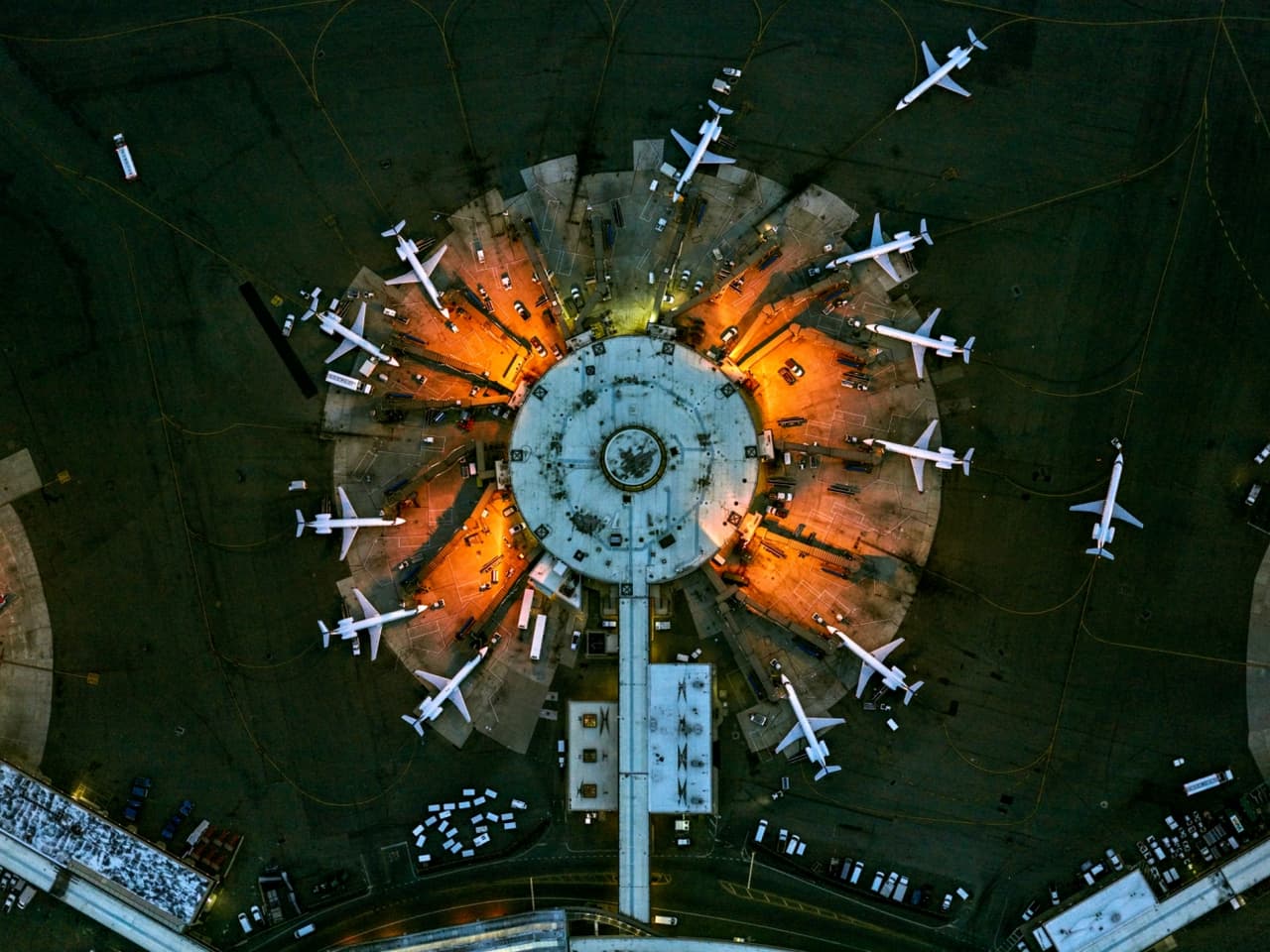 Esta impresionante fotografía se llama: 
<b>'Aeropuerto de Newark 11 Terminal A'.</b>