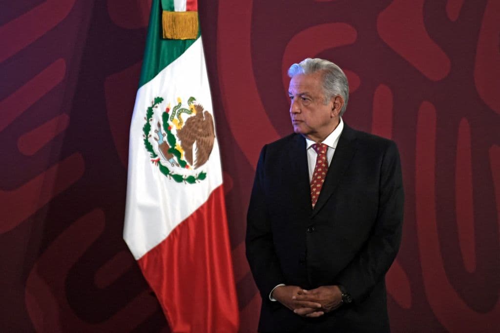 <h3 class="cms-H3-H3"><b>México</b></h3>
<br>
<br>El presidente mexicano, Andrés Manuel López Obrador, confirmó este lunes, tras semanas de incertidumbre, que
<a href="https://www.univision.com/noticias/estados-unidos/cumbre-de-las-americas-los-angeles-2022-amlo-rechaza-asistir-a-la-cumbre-de-las-americas">no asistirá a la Cumbre de las Américas</a> como forma de expresar su rechazo por la exclusión de Cuba, Nicaragua y Venezuela.
<br>
<br>“Informarle al pueblo de México que no voy a asistir a la Cumbre, va en mi representación y en la del Gobierno (el canciller) Marcelo Ebrard y no voy a la Cumbre porque no se invita a todos los países de América", dijo.
<br>